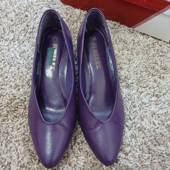 Vintage 80s purple pointy toed leather kitten heels in original box, size 7.5. - Picture 2 of 4